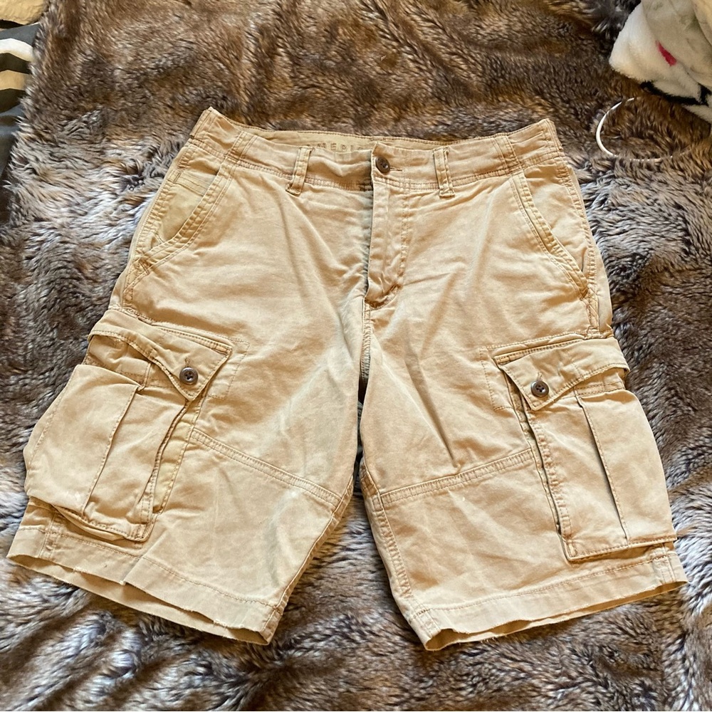 Slouchy Tan American Eagle Shorts 💋